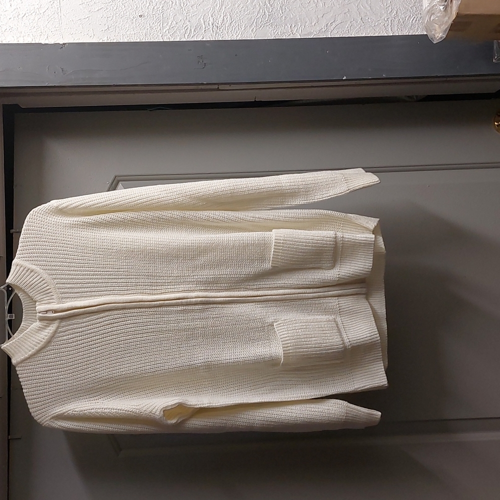 Easy Essentials  Sweater sz L